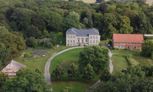 Anlage Schloss Vichel mit Gemeinschaftshaus