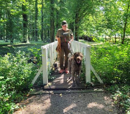 Übergang in den Park des Gutshofes