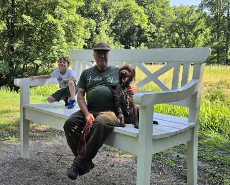 Pause beim Reviergang durch die Parkanlagen des Gutshofes 