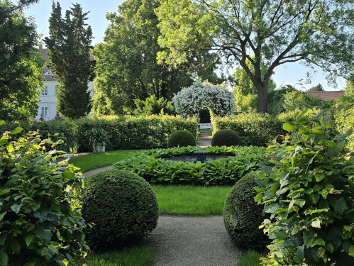 Reviergang durch die Parkanlagen des Gutshofes 